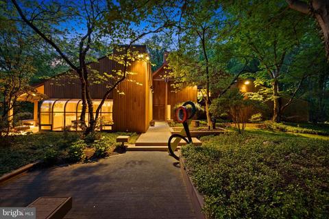 8570 Leisure Hill Dr, Pikesville, MD 21208