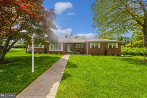 8200 Arodene Rd, Pikesville, MD 21208