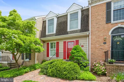 19 Parliament Ct, Baltimore, MD 21212