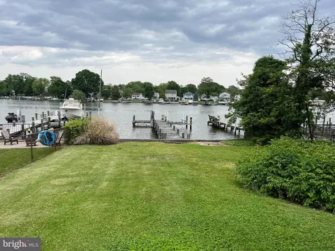 8210 Beach Dr, Dundalk, MD 21222