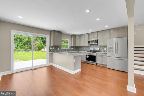 904 Scotts Hill Dr, Pikesville, MD 21208