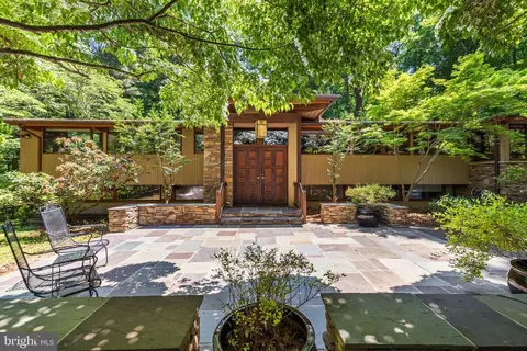 7 Green Heather Ct, Pikesville, MD 21208