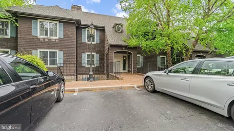 13 Devon Hill Rd #C2, Baltimore, MD 21210 photo 2