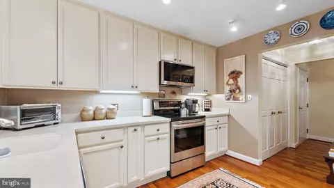 13 Devon Hill Rd #C2, Baltimore, MD 21210 photo 17