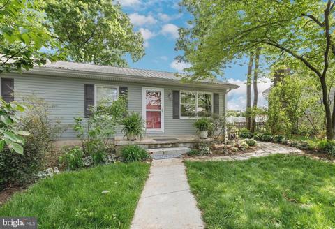 907 Arunah Ave, Catonsville, MD 21228