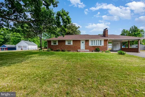 2120 Turkey Point Rd, Essex, MD 21221