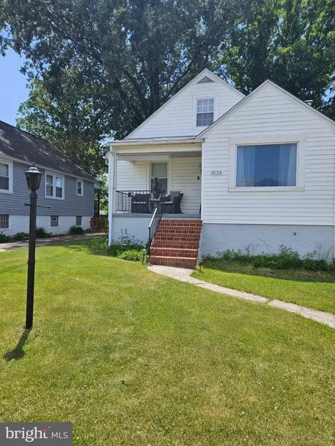 3123 Parktowne Rd, Parkville, MD 21234