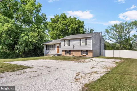 317 St Georges Rd, Essex, MD 21221