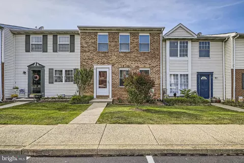 6 Luffing Ct, Essex, MD 21221