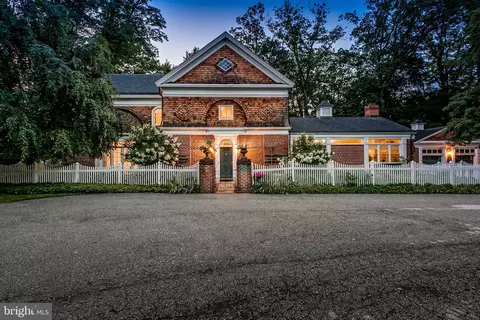 18 Merry Hill Ct, Pikesville, MD 21208