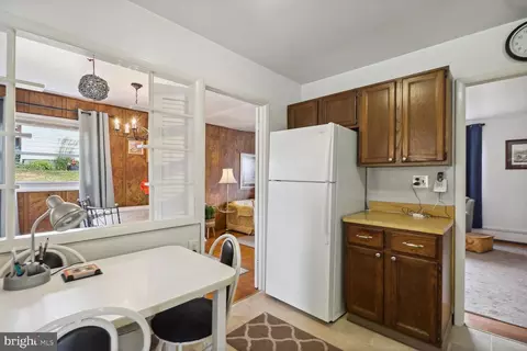 1006 Plover Dr, Halethorpe, MD 21227 photo 9