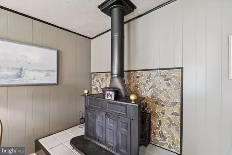 1006 Plover Dr, Halethorpe, MD 21227 photo 4