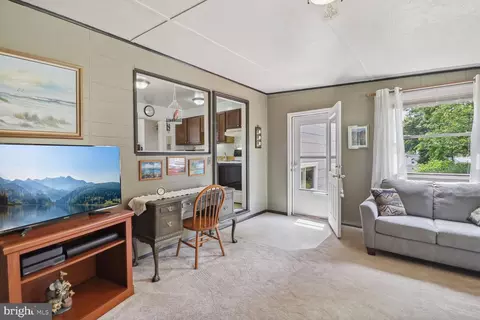 1006 Plover Dr, Halethorpe, MD 21227 photo 5