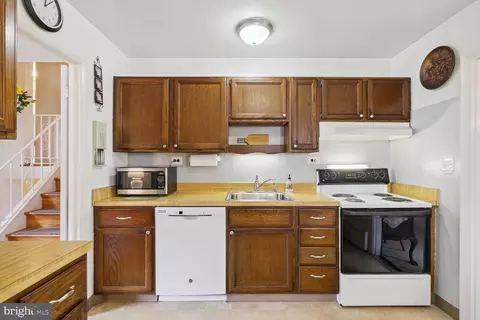 1006 Plover Dr, Halethorpe, MD 21227 photo 8