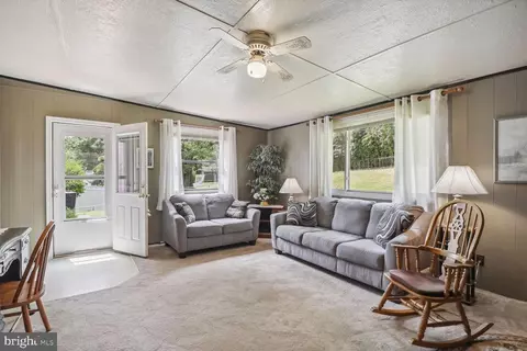 1006 Plover Dr, Halethorpe, MD 21227 photo 3