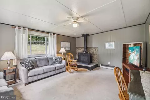 1006 Plover Dr, Halethorpe, MD 21227 photo 2
