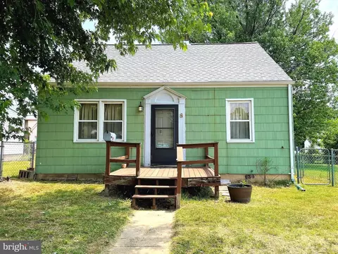 8 Avenal Rd, Essex, MD 21221