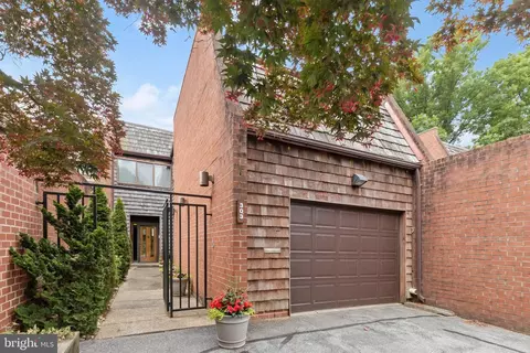 303 Old Crossing Dr, Pikesville, MD 21208