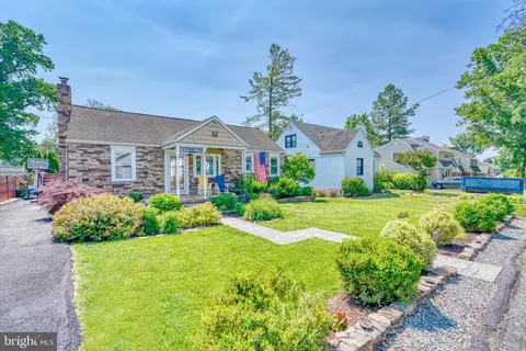 619 Round Oak Rd, Towson, MD 21204