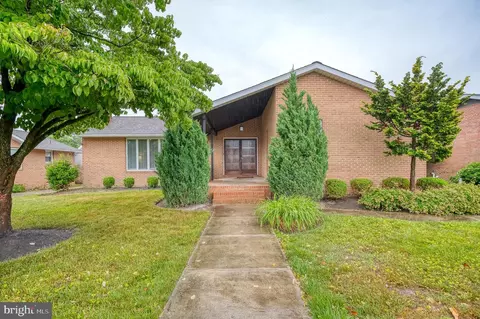 9215 Cornflower Rd, Nottingham, MD 21236