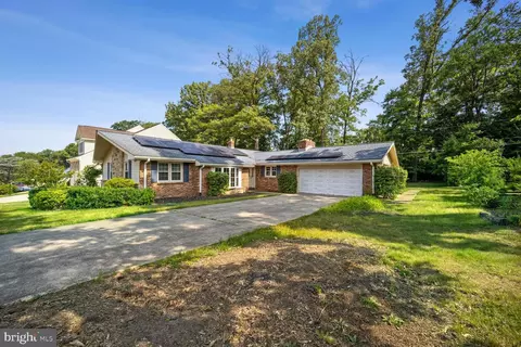 2104 Fernglen Way, Catonsville, MD 21228