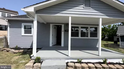 10 Hydroplane Dr, Middle River, MD 21220