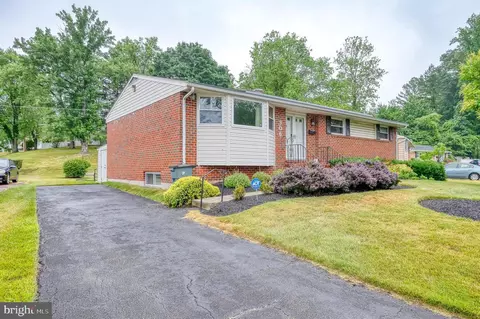 906 Dropleaf Ct, Pikesville, MD 21208