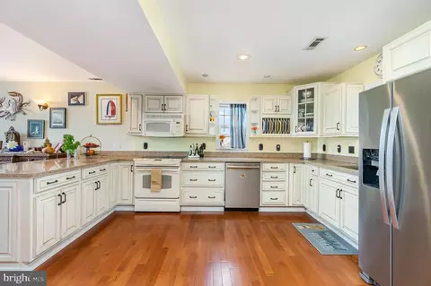 2809 Bay Dr, Sparrows Point, MD 21219 photo 6