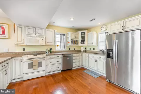 2809 Bay Dr, Sparrows Point, MD 21219 photo 3