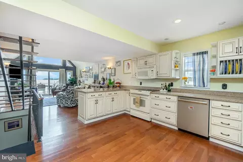 2809 Bay Dr, Sparrows Point, MD 21219 photo 5