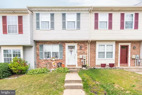 18 London Perry Ct, Middle River, MD 21220