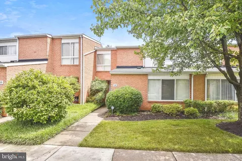28 Lamplighter Ct, Pikesville, MD 21208