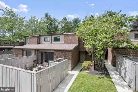 48 Farmhouse Ct #B, Pikesville, MD 21208