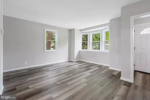 100 Malbrook Rd, Baltimore, MD 21229 photo 4