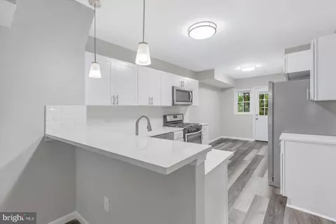 100 Malbrook Rd, Baltimore, MD 21229 photo 6