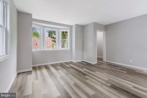 100 Malbrook Rd, Baltimore, MD 21229 photo 3