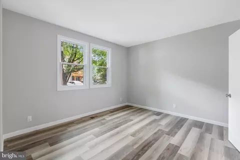 100 Malbrook Rd, Baltimore, MD 21229 photo 13