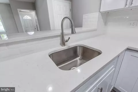 100 Malbrook Rd, Baltimore, MD 21229 photo 11