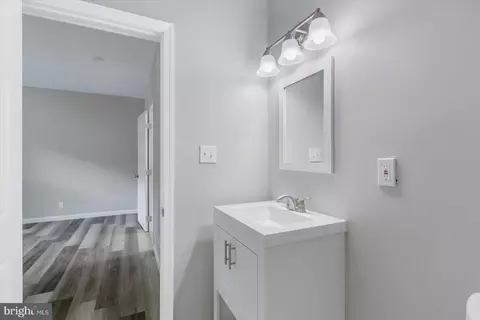 100 Malbrook Rd, Baltimore, MD 21229 photo 17