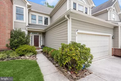 5 Hay Pasture Ct, Catonsville, MD 21228