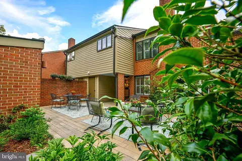 18 Oakridge Ct, Lutherville Timonium, MD 21093