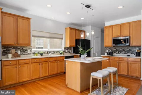 7530 Roxy Dr, Windsor Mill, MD 21244 photo 9