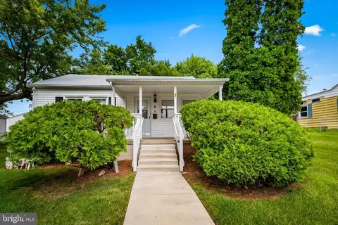 6 Strut Ct, Middle River, MD 21220