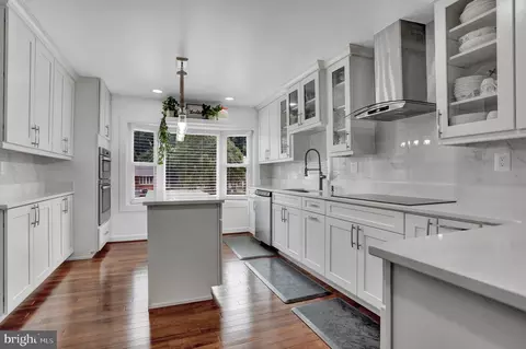 8 Tyburn Ct, Lutherville Timonium, MD 21093