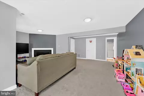 2134 Heritage Dr, Baltimore, MD 21209 photo 16