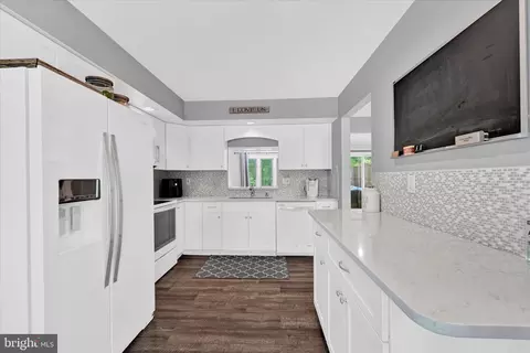 2134 Heritage Dr, Baltimore, MD 21209 photo 3