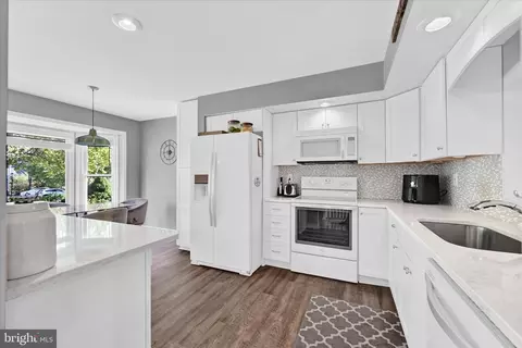 2134 Heritage Dr, Baltimore, MD 21209 photo 4