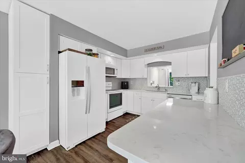 2134 Heritage Dr, Baltimore, MD 21209 photo 2