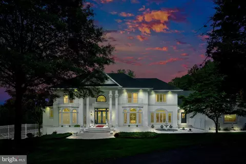9 Chamaral Ct, Cockeysville, MD 21030