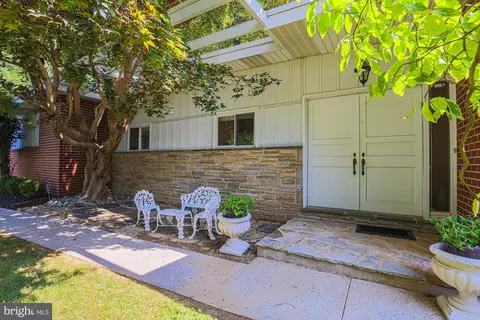 8509 Arborwood Rd, Pikesville, MD 21208